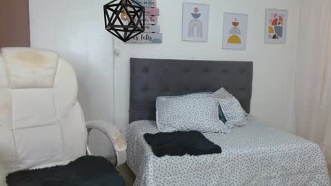 Dalila online show from October 2025 01:22:01 PM