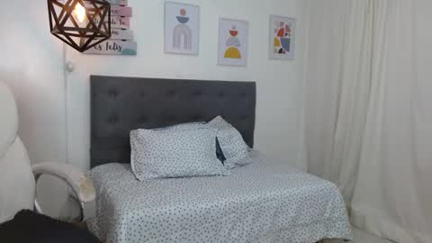 Dalila online show from October 2025 01:25:02 PM