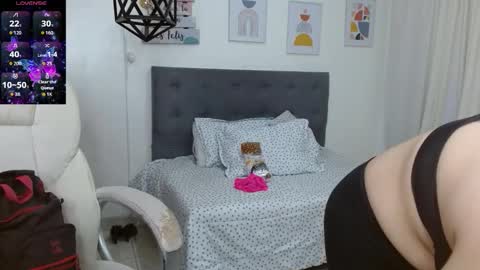 Dalila online show from October 2025 01:44:01 PM