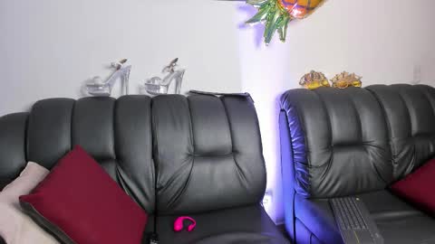 Dalila Lu online show from November 2025 12:16:01 PM