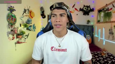 Snapshot of damian_latinxxx chatting on November 2025 03:38:01 AM Damian online show from November 2025 03:38:01 AM