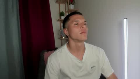 Snapshot of damian_vega13 chatting on November 2025 10:43:01 PM damian_vega13 online show from November 2025 10:43:01 PM