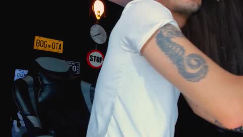 Snapshot of damiancox chatting on November 2025 03:05:01 AM Daamiancox online show from November 2025 03:05:01 AM