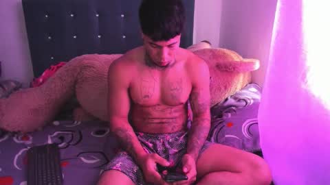 Snapshot of damonxxx1 chatting on December 2025 06:47:02 PM Damon online show from December 2025 06:47:02 PM