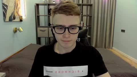 Snapshot of dan_leeroy chatting on December 2024 04:08:02 AM Dany online show from December 2024 04:08:02 AM