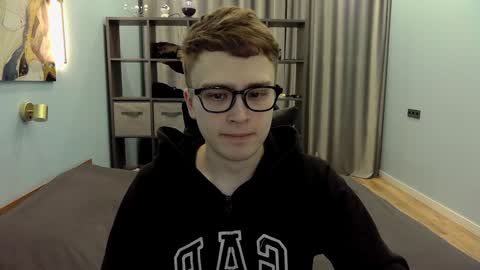 Snapshot of dan_leeroy chatting on January 2025 04:18:01 AM Dany online show from January 2025 04:18:01 AM