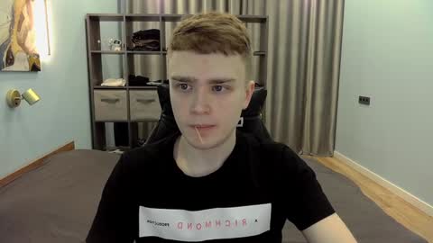 Snapshot of dan_leeroy chatting on February 2025 08:57:01 PM Dany online show from February 2025 08:57:01 PM