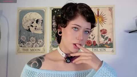 Snapshot of dan_universe chatting on October 2025 05:47:01 PM Bluemoon online show from October 2025 05:47:01 PM