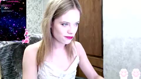 Dana SmileX online show from September 2025 05:49:01 PM