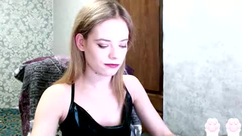 Dana SmileX online show from October 2025 05:53:02 PM