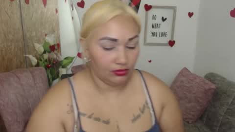 Snapshot of danalaleska chatting on October 2025 03:57:02 PM danalaleska online show from October 2025 03:57:02 PM