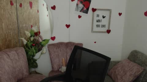 Snapshot of danalaleska chatting on October 2025 06:25:02 AM danalaleska online show from October 2025 06:25:02 AM