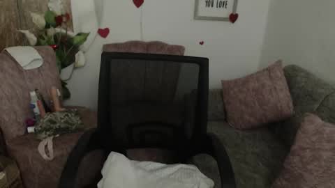 Snapshot of danalaleska chatting on November 2025 05:42:02 AM danalaleska online show from November 2025 05:42:02 AM