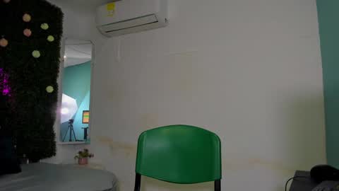 Snapshot of dani_lue chatting on December 2024 12:17:01 PM dani_lue online show from December 2024 12:17:01 PM