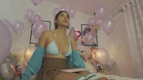 Snapshot of dani_parkerr chatting on October 2025 03:57:02 PM online show from October 2025 03:57:02 PM