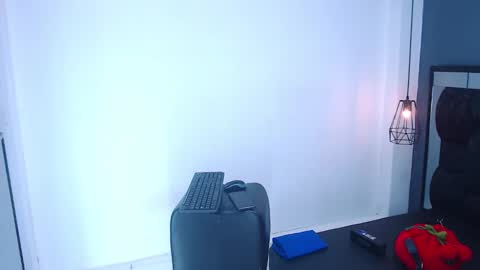 Daniel Delux  online show from October 2025 12:25:01 PM