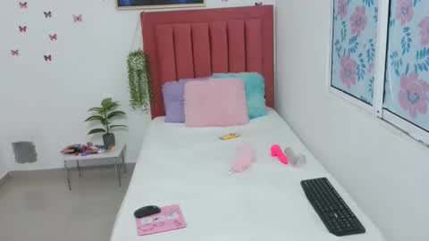 daniela_lan online show from October 2025 10:07:01 AM