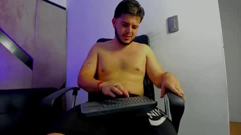 Snapshot of danielclarton chatting on September 2025 11:35:02 AM DANIEL online show from September 2025 11:35:02 AM