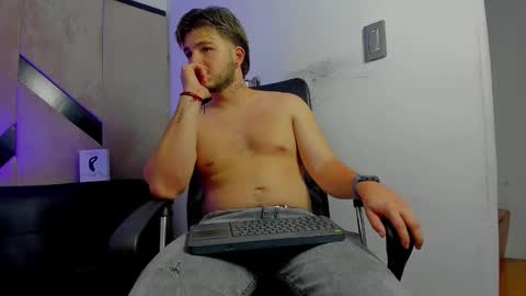 Snapshot of danielclarton chatting on October 2025 05:05:01 AM DANIEL online show from October 2025 05:05:01 AM