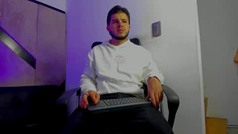 Snapshot of danielclarton chatting on October 2025 05:41:02 AM DANIEL online show from October 2025 05:41:02 AM