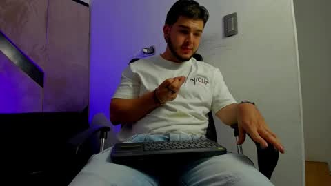 Snapshot of danielclarton chatting on October 2025 10:08:02 PM DANIEL online show from October 2025 10:08:02 PM