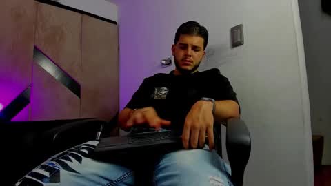 Snapshot of danielclarton chatting on October 2025 10:34:02 PM DANIEL online show from October 2025 10:34:02 PM