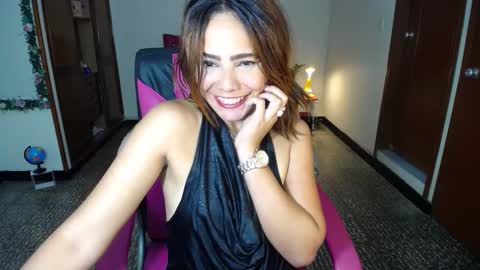 Snapshot of danielle_rose_ chatting on December 2024 05:19:01 PM Angie online show from December 2024 05:19:01 PM