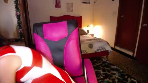 Snapshot of danielle_rose_ chatting on September 2025 04:39:02 PM Angie online show from September 2025 04:39:02 PM