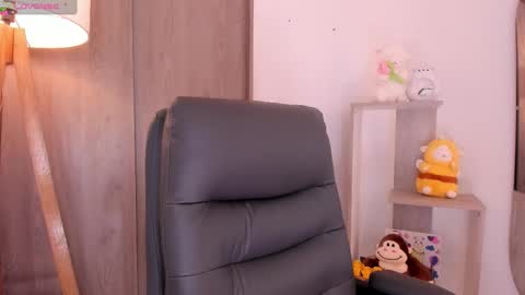 Snapshot of daniellerose_ chatting on October 2025 09:47:02 PM Danielle Rose online show from October 2025 09:47:02 PM