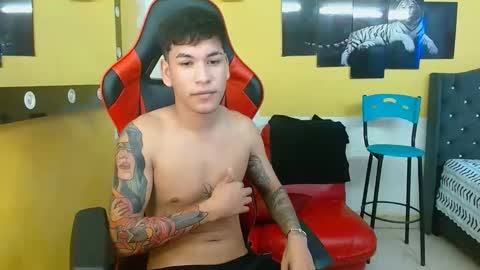 daniels_guzz online show from November 2025 02:00:01 AM