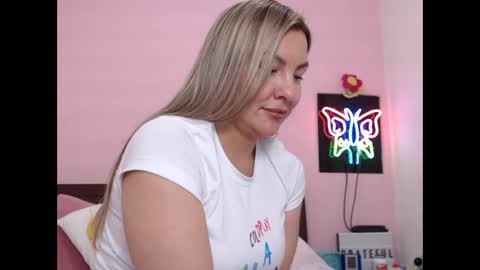 K A R O L online show from February 2025 04:11:02 AM