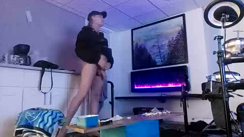 Snapshot of danimal5000 chatting on October 2025 04:54:01 AM danimal5000 online show from October 2025 04:54:01 AM