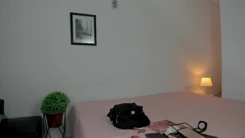 danka_smith online show from September 2025 10:10:02 PM