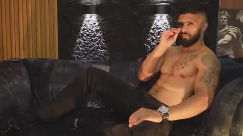 Snapshot of dann_saenz chatting on October 2025 04:02:02 PM Dann saenz online show from October 2025 04:02:02 PM