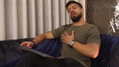 Snapshot of dann_saenz chatting on November 2025 11:47:01 AM Dann saenz online show from November 2025 11:47:01 AM