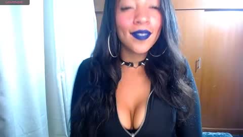 Danna  Ross online show from December 2024 12:32:02 AM