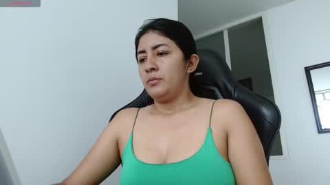 Snapshot of danna_peterson chatting on November 2025 12:06:01 PM Danna online show from November 2025 12:06:01 PM