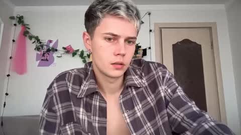 Snapshot of danny_love01 chatting on September 2025 12:18:01 PM danny online show from September 2025 12:18:01 PM