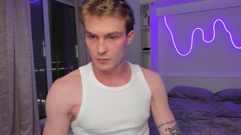 Snapshot of dante_ray chatting on November 2025 10:43:01 PM Dante and Ray online show from November 2025 10:43:01 PM