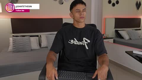 Snapshot of danteestone chatting on October 2025 08:44:01 PM Dante online show from October 2025 08:44:01 PM