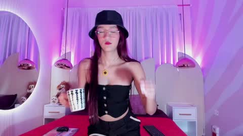Daphne online show from January 2025 11:47:02 AM