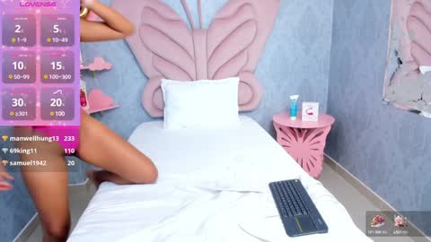 Snapshot of daphne_fox_ chatting on December 2024 01:21:02 PM Daphne online show from December 2024 01:21:02 PM