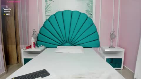 Snapshot of daphne_fox_ chatting on January 2025 02:35:02 PM Daphne online show from January 2025 02:35:02 PM