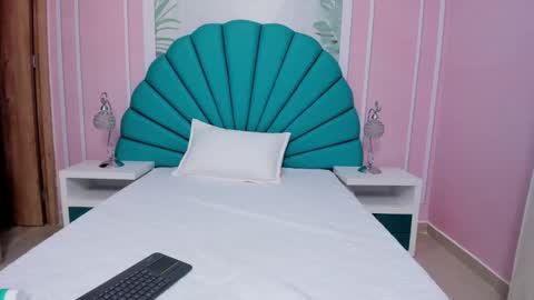 Snapshot of daphne_fox_ chatting on February 2025 06:39:02 AM Daphne online show from February 2025 06:39:02 AM