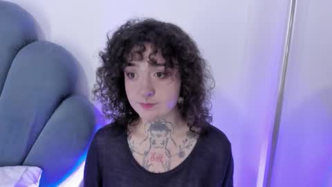 Snapshot of daphneblunt chatting on November 2025 07:38:01 PM DaphneBlunt online show from November 2025 07:38:01 PM