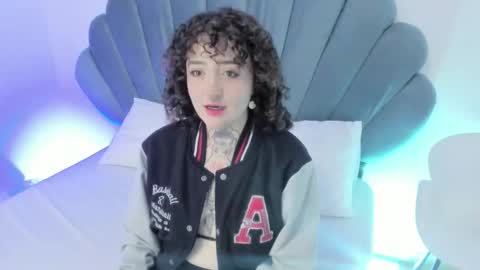 Snapshot of daphneblunt chatting on December 2025 07:41:01 PM DaphneBlunt online show from December 2025 07:41:01 PM