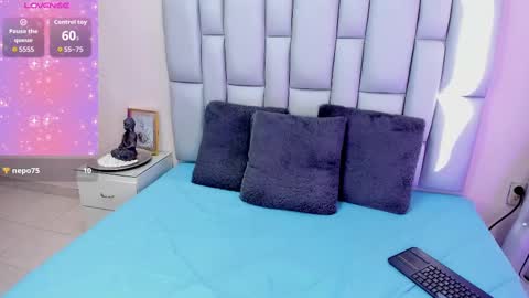 daphnesky__ online show from September 2025 09:48:02 PM