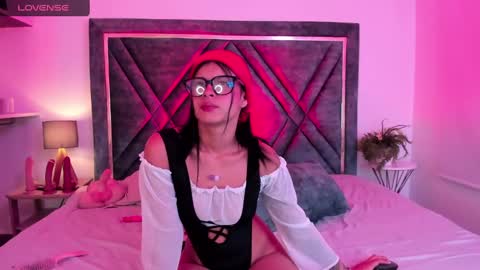 Snapshot of dapnne_ chatting on February 2025 12:01:02 PM Daphne online show from February 2025 12:01:02 PM