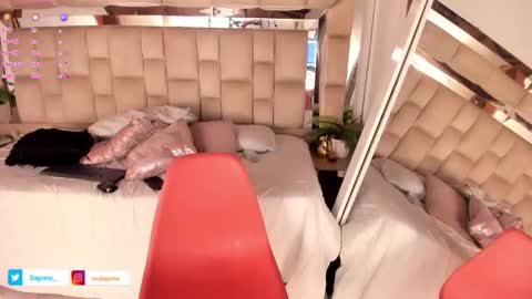 Snapshot of dapnne_ chatting on October 2025 12:05:02 PM Daphne online show from October 2025 12:05:02 PM