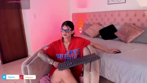 Snapshot of dapnne_ chatting on November 2025 12:38:02 PM Daphne online show from November 2025 12:38:02 PM